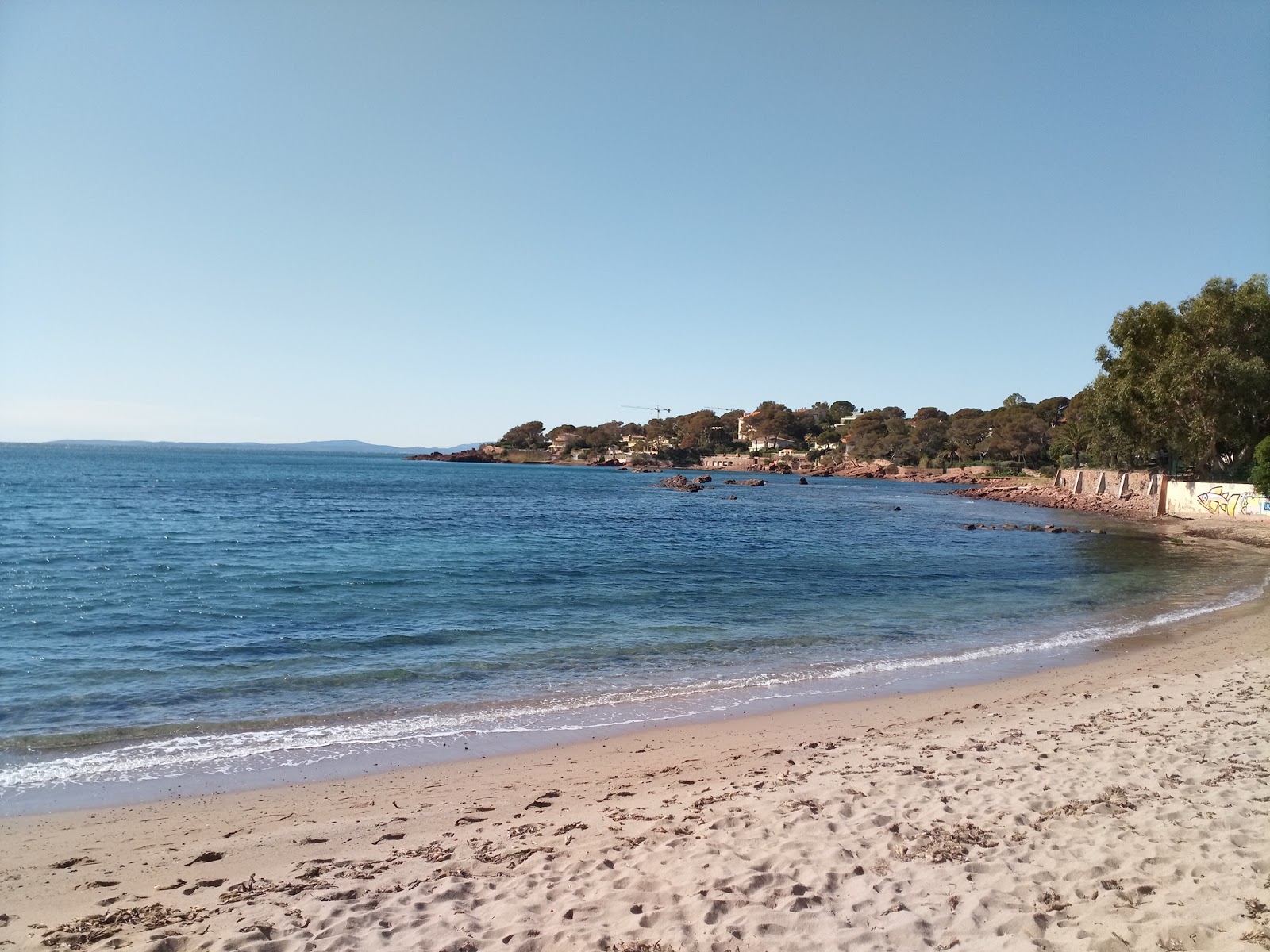 Plage de Péguière Fréjus - Plage secrète et sauvage avec eau turquoise exceptionnelle, peu fréquentée, ambiance préservée
